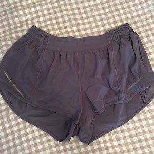 LULULEMON SHORTS - hotty hot